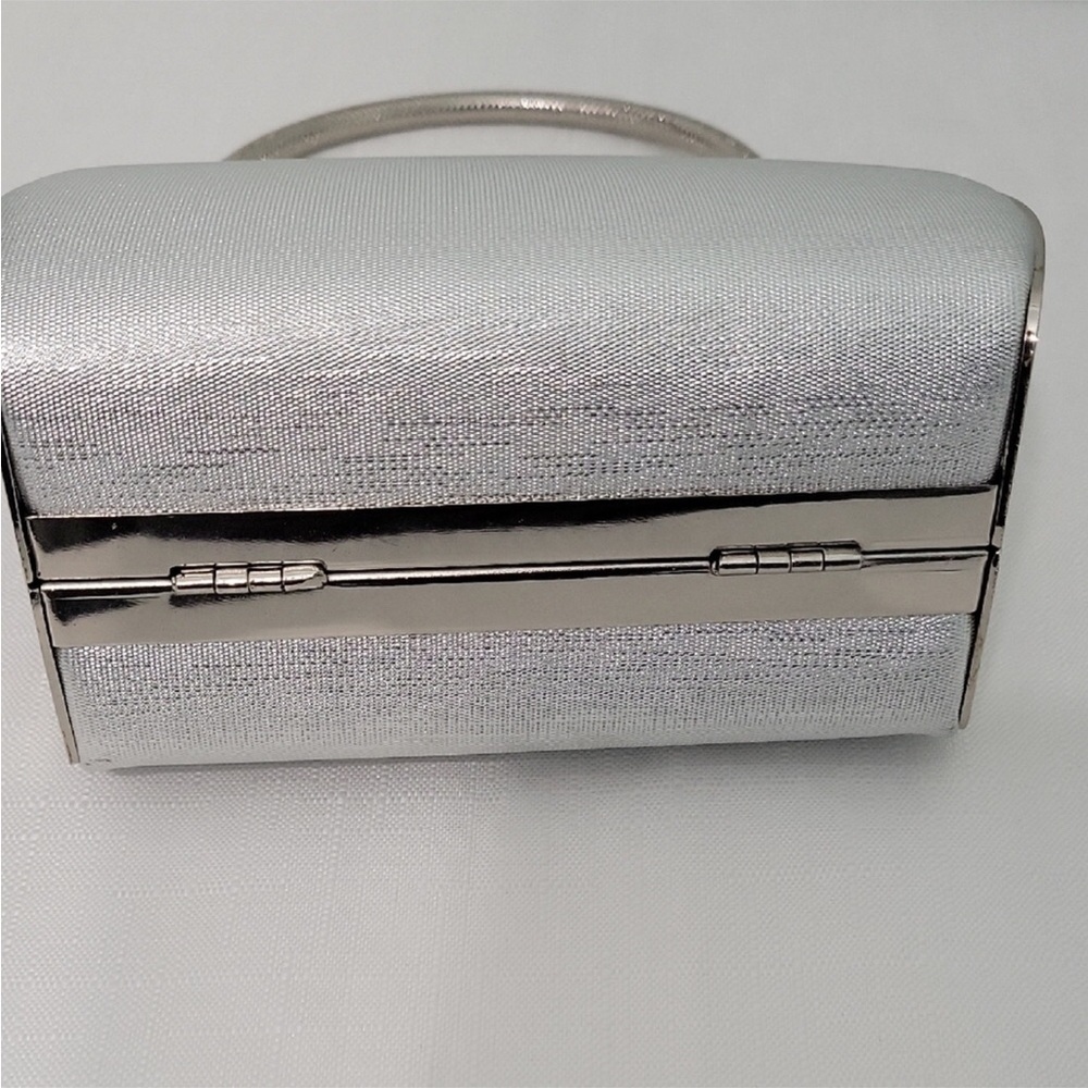 Women Elegant Silver Color Clutch - Picture 5 of 12